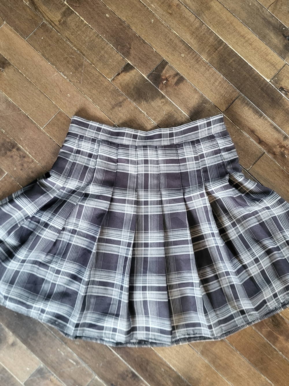 High-Waist Plaid Pleated Skater Skirt in Black and White